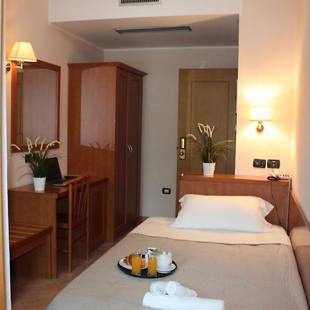 Hotel Jole Чезенатіко Екстер'єр фото