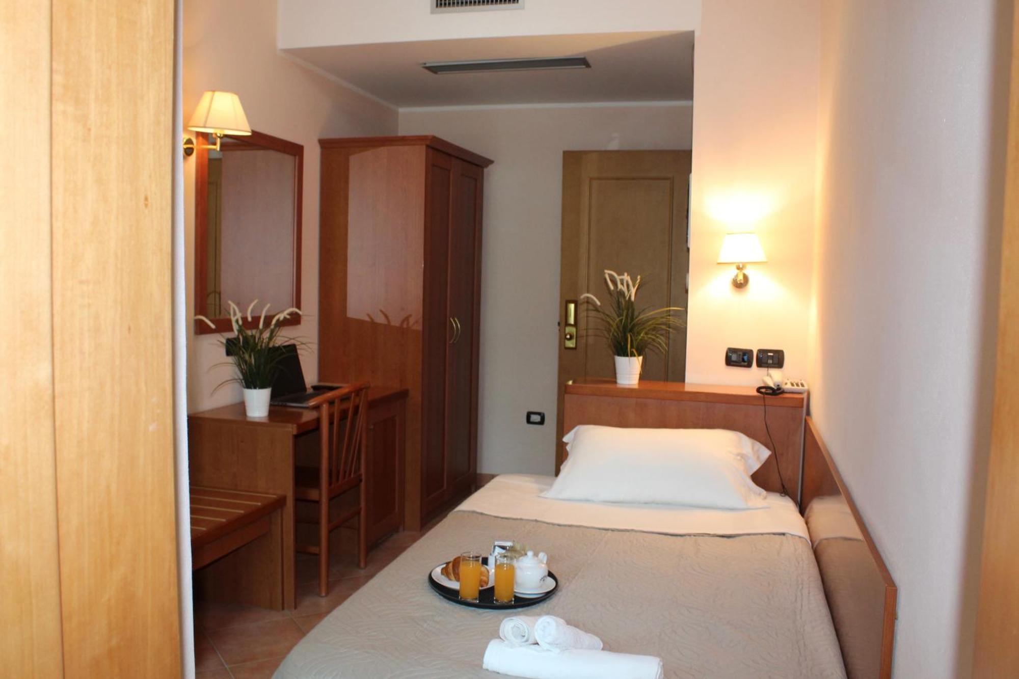 Hotel Jole Чезенатіко Екстер'єр фото