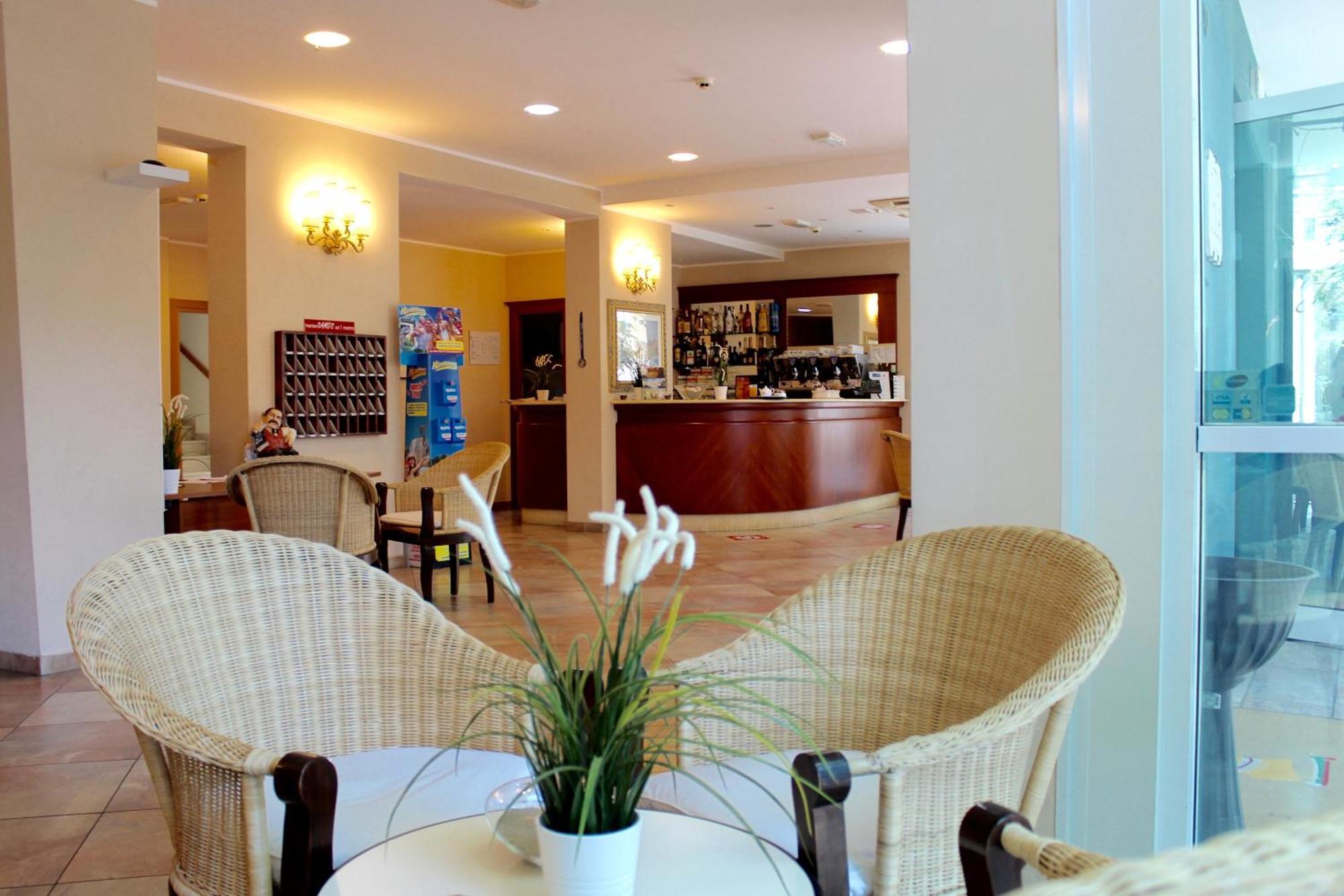 Hotel Jole Чезенатіко Екстер'єр фото