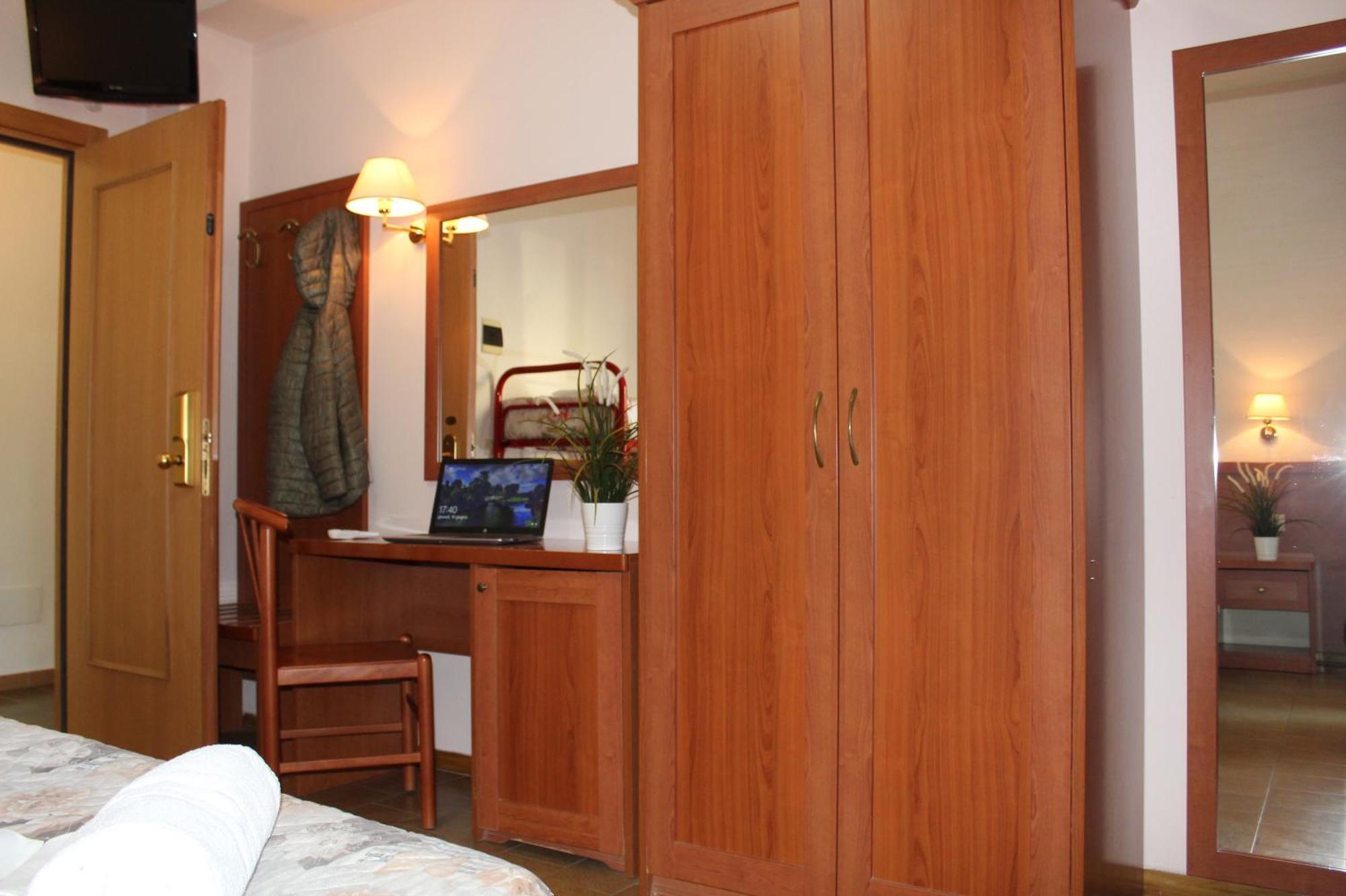 Hotel Jole Чезенатіко Екстер'єр фото