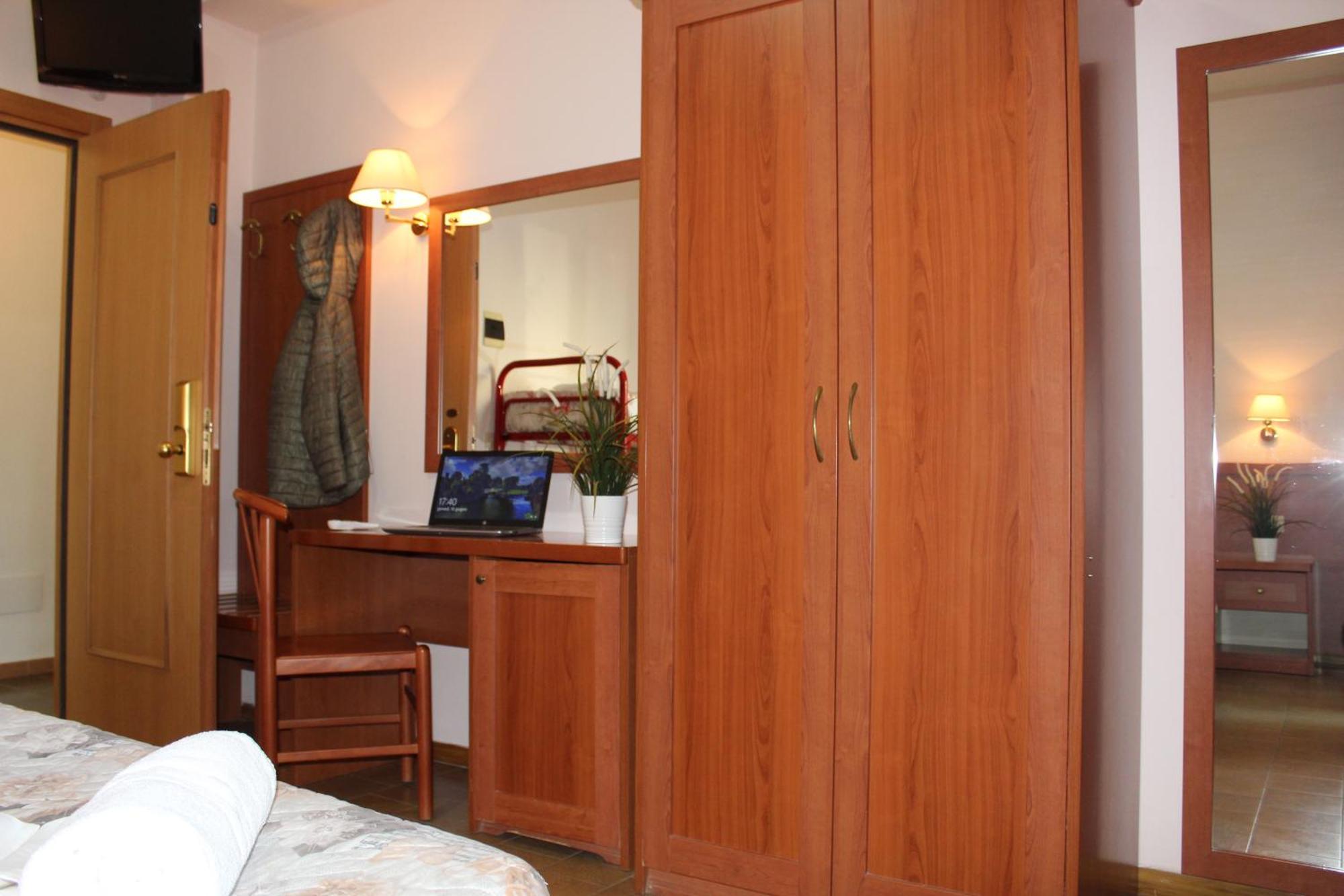Hotel Jole Чезенатіко Екстер'єр фото