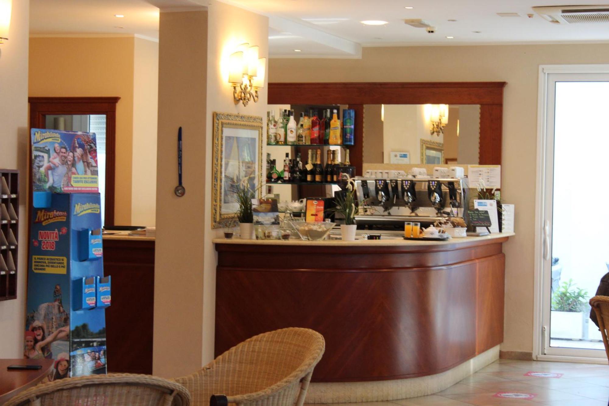 Hotel Jole Чезенатіко Екстер'єр фото